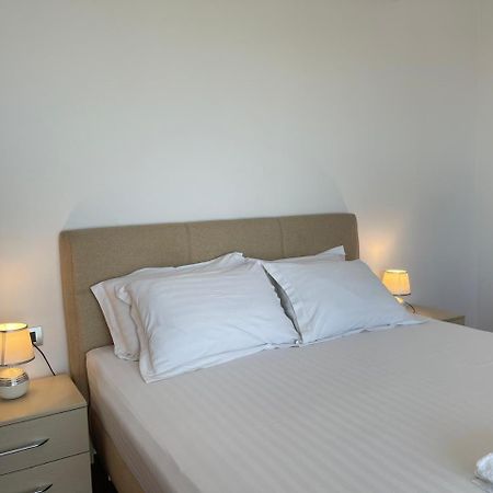 סרנדה Nemesis Hotel מראה חיצוני תמונה