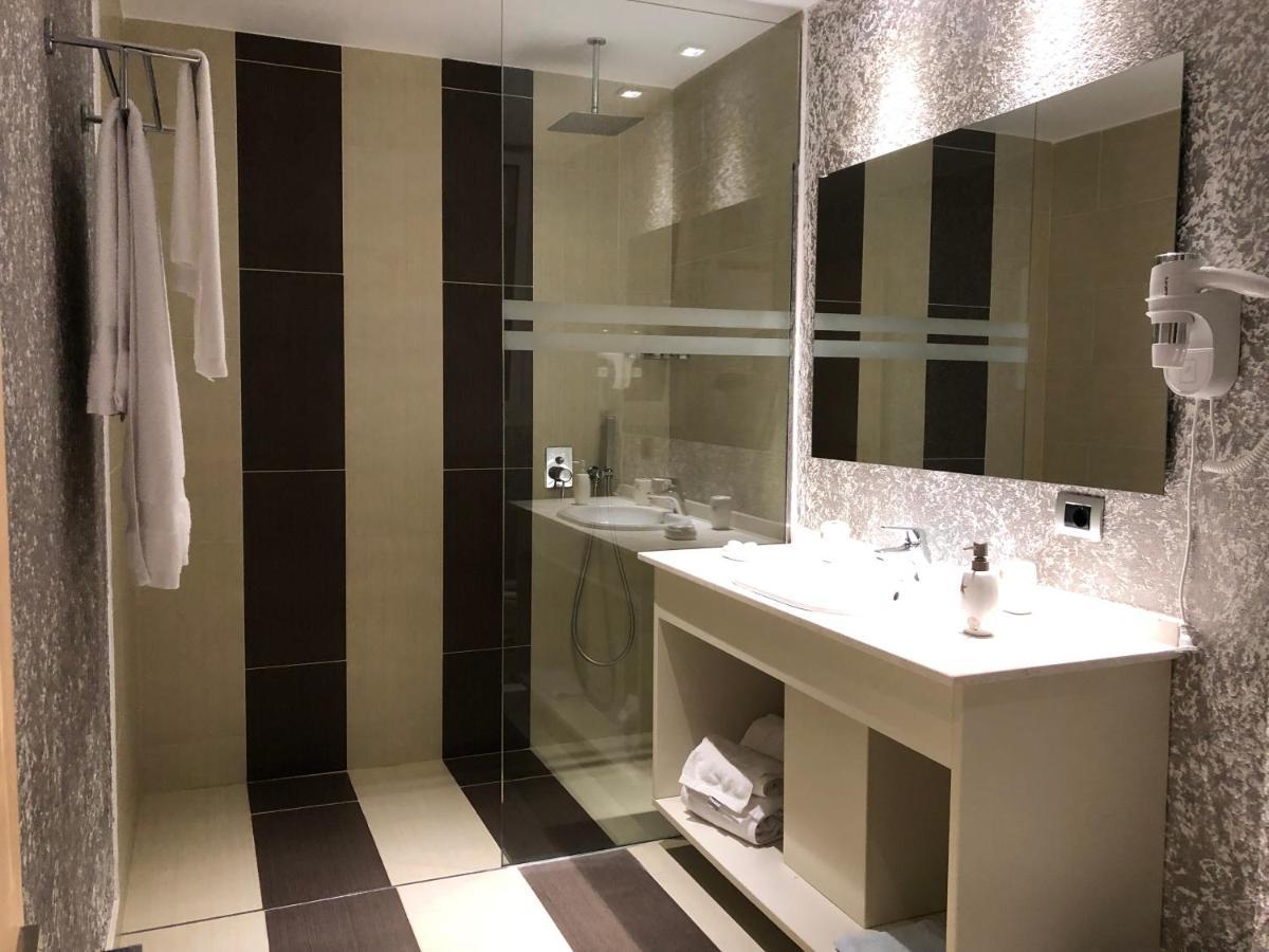 סרנדה Nemesis Hotel מראה חיצוני תמונה