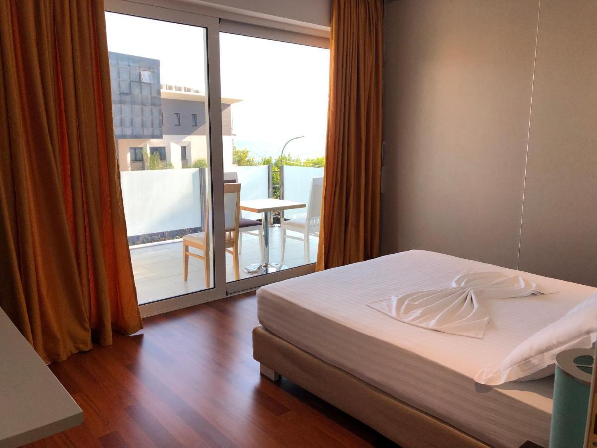 סרנדה Nemesis Hotel מראה חיצוני תמונה