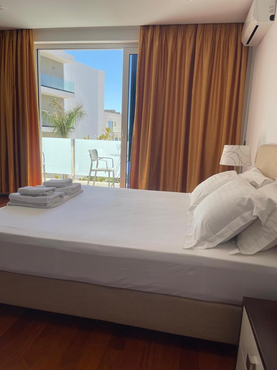 סרנדה Nemesis Hotel מראה חיצוני תמונה