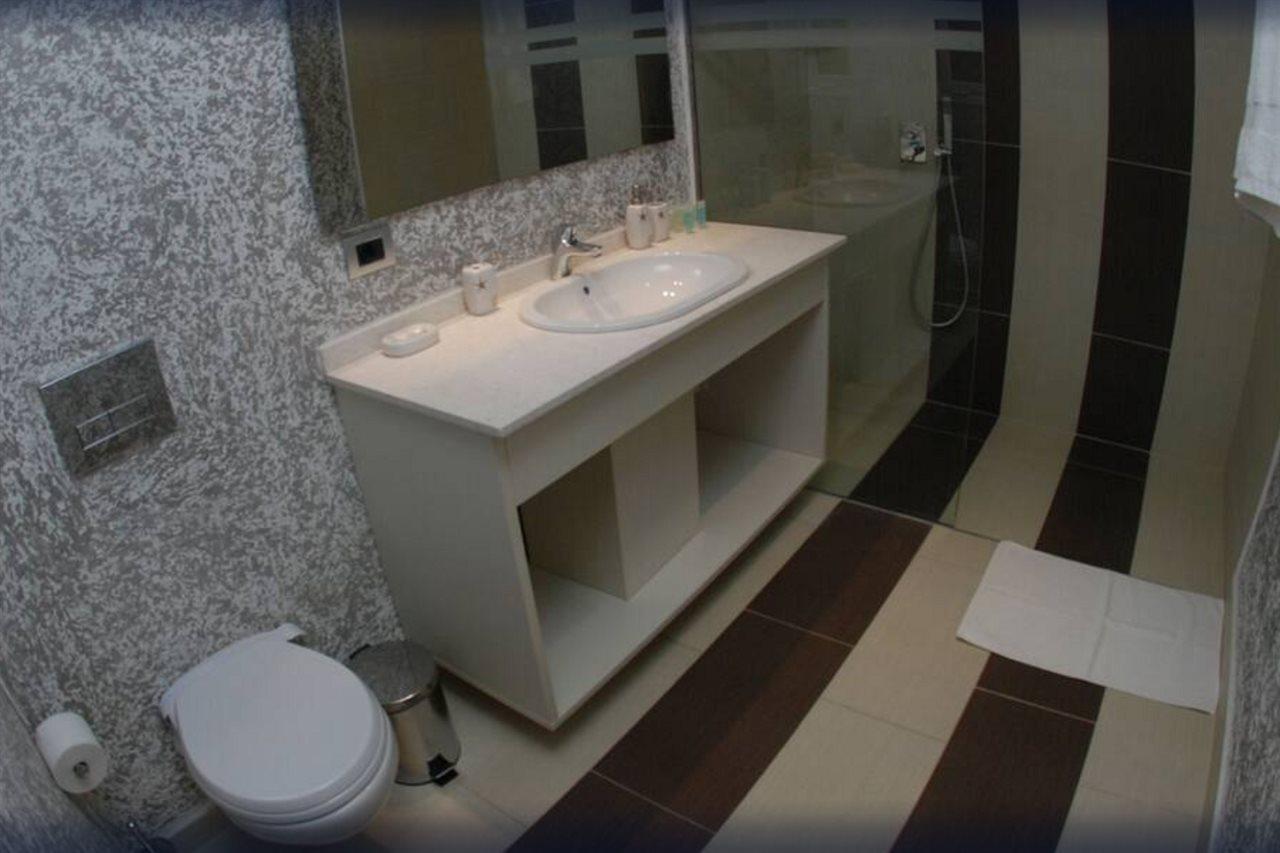 סרנדה Nemesis Hotel מראה חיצוני תמונה